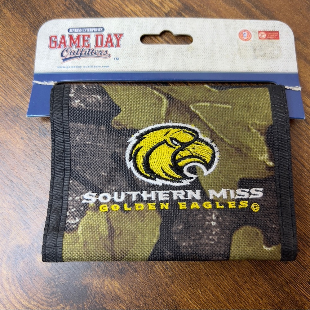 Southern Miss (State of Mississippi) Golden Eagle Folding Wallet in Camo…